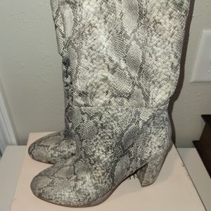 NEVER WORN Chinese Laundry mid calf boots